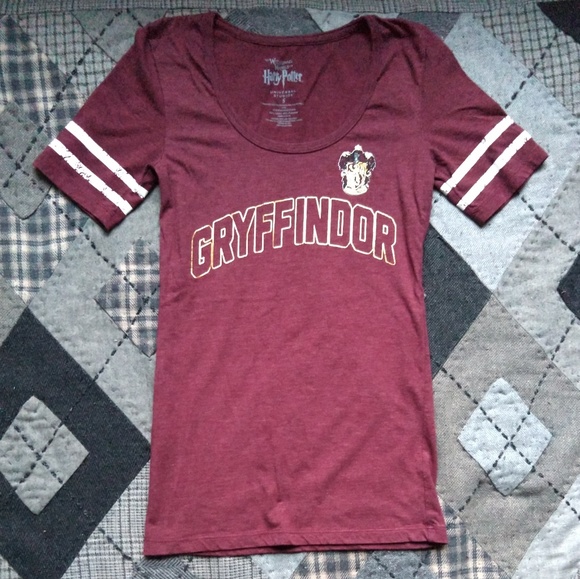 Harry Potter Gryffindor Quidditch Golden 07 Tee - Picture 1 of 4